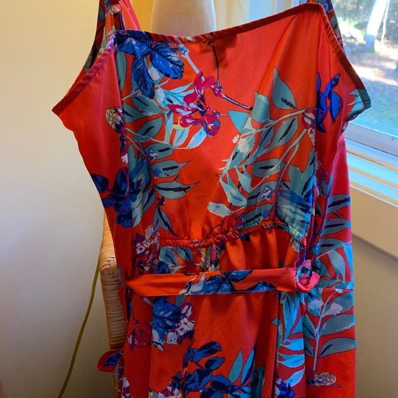 Tristan, Dress, Midi, Size small, Floral red. - Picture 8 of 10